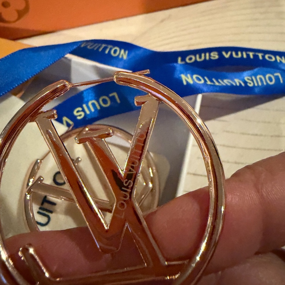 Louis Vuitton Earrings/ gold tone - Picture 5 of 5